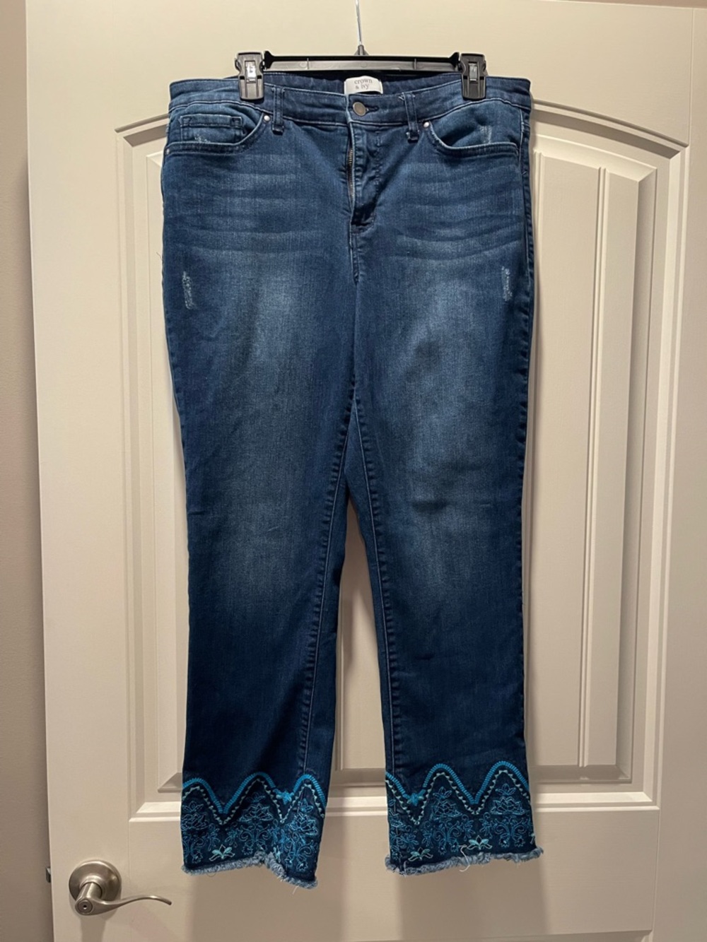 Crown & Ivy Embroidered Hem Cropped Blue Jeans